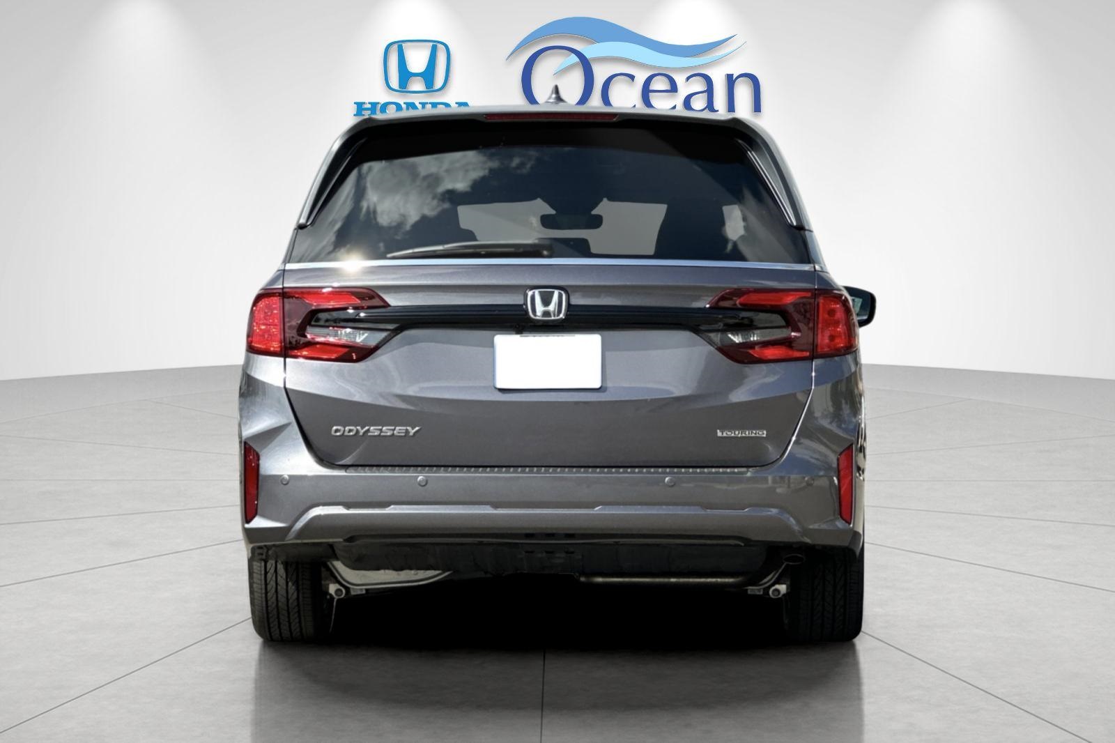 2026 Honda Odyssey Touring photo 4