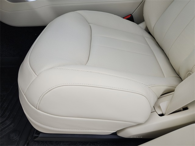 2025 Land Rover Range Rover SE photo 15