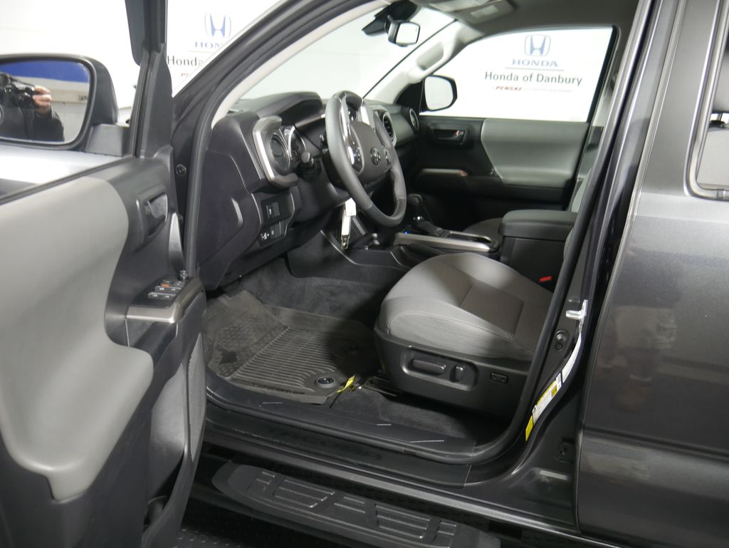 2022 Toyota Tacoma SR5 photo 26