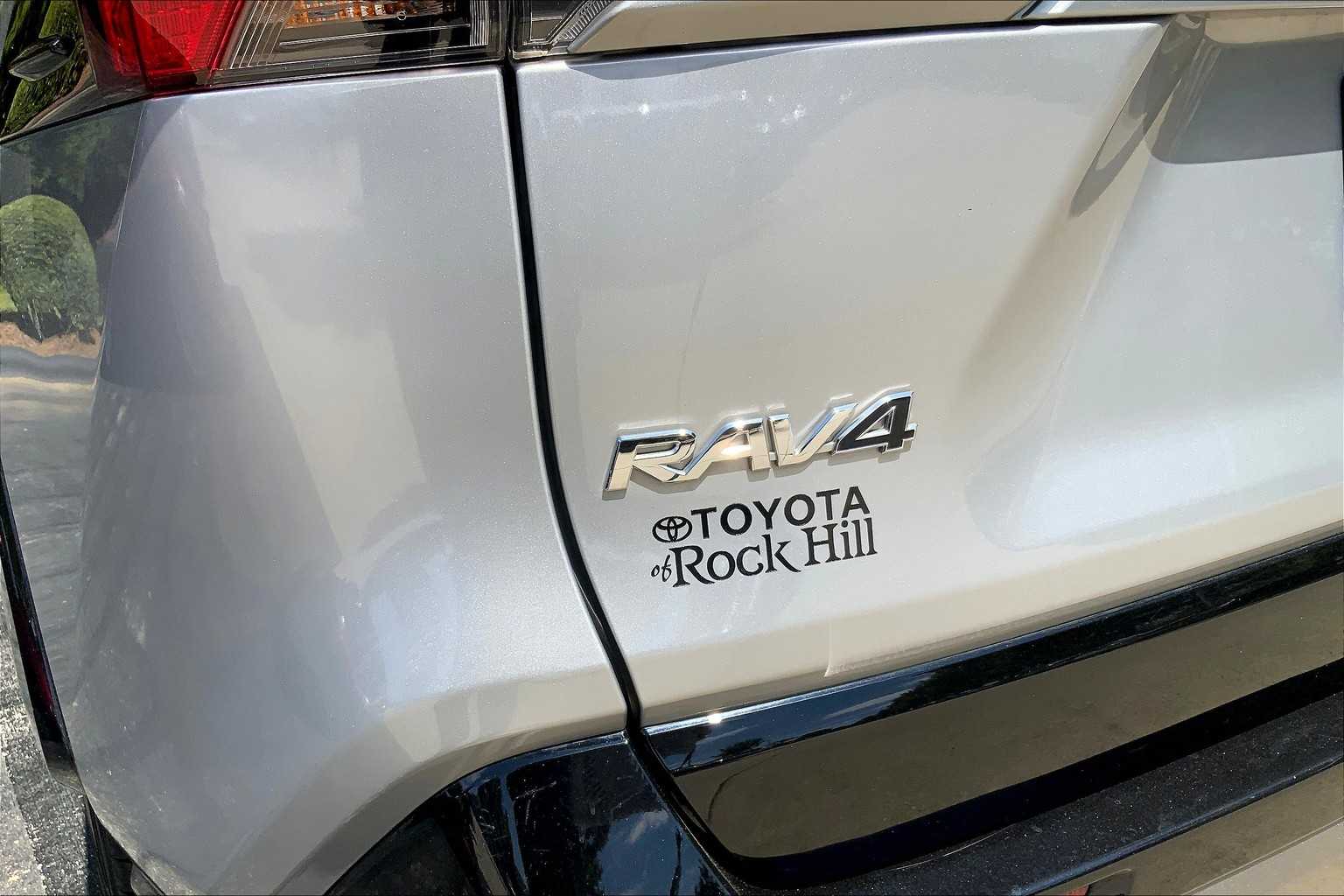 2021 Toyota RAV4 Hybrid XSE photo 25