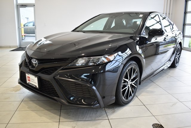 2024 Toyota Camry SE photo 4