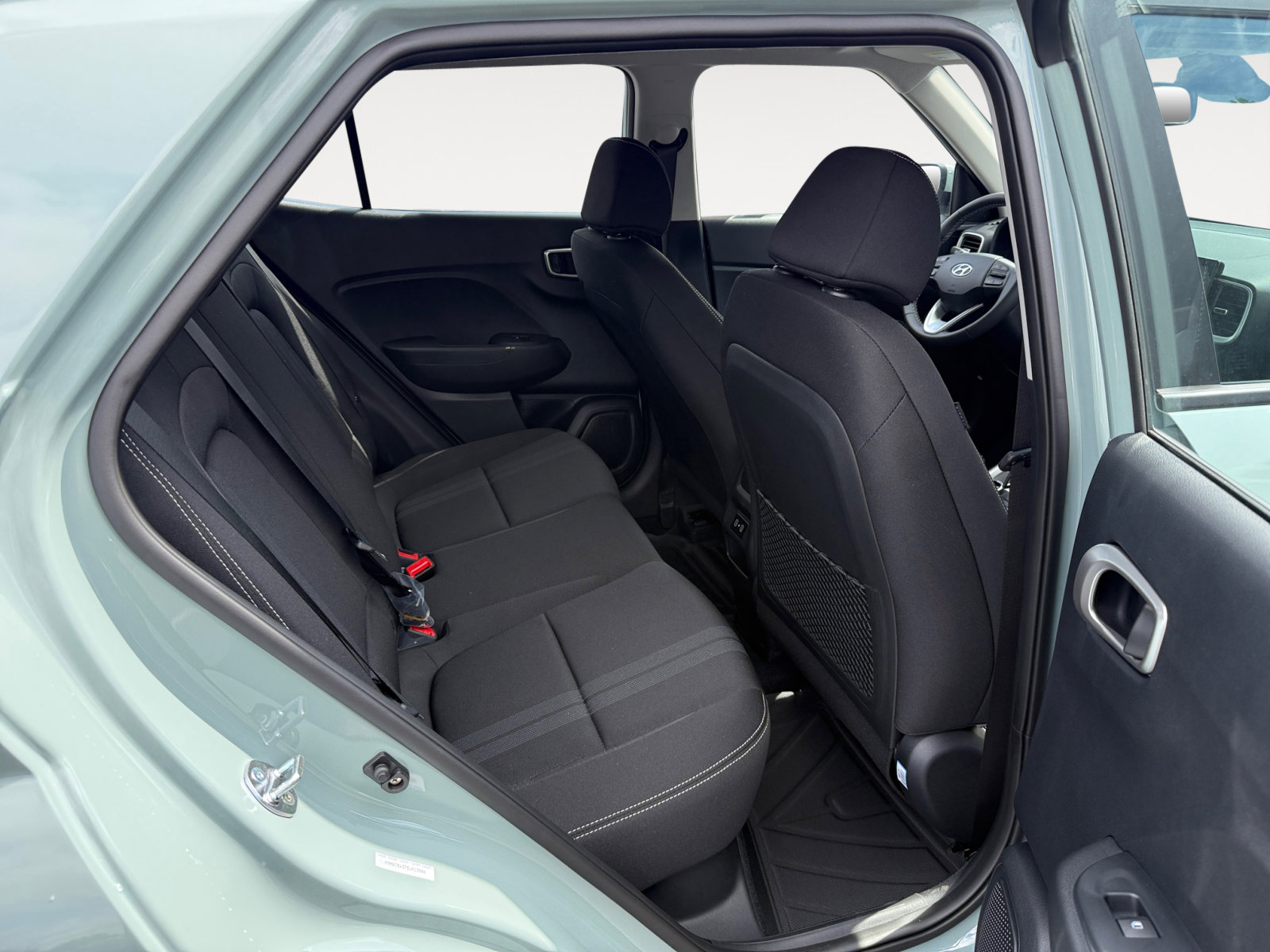 2025 Hyundai Venue SEL photo 17