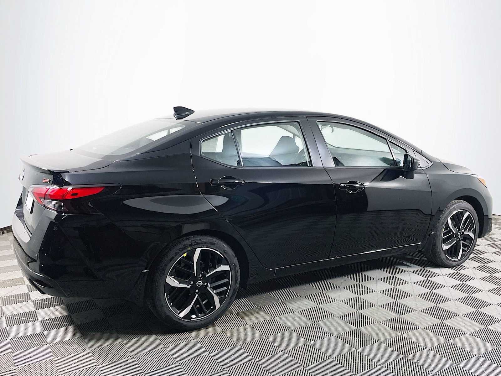 2025 Nissan Versa SR photo 2