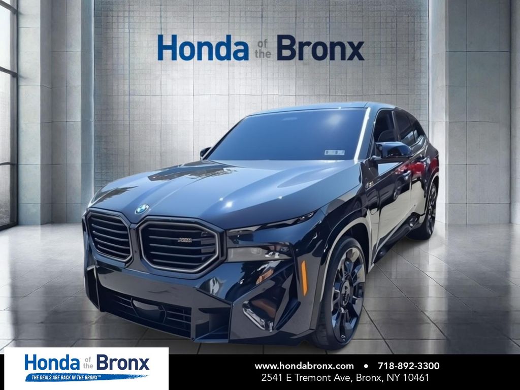 2023 BMW XM Base's photo