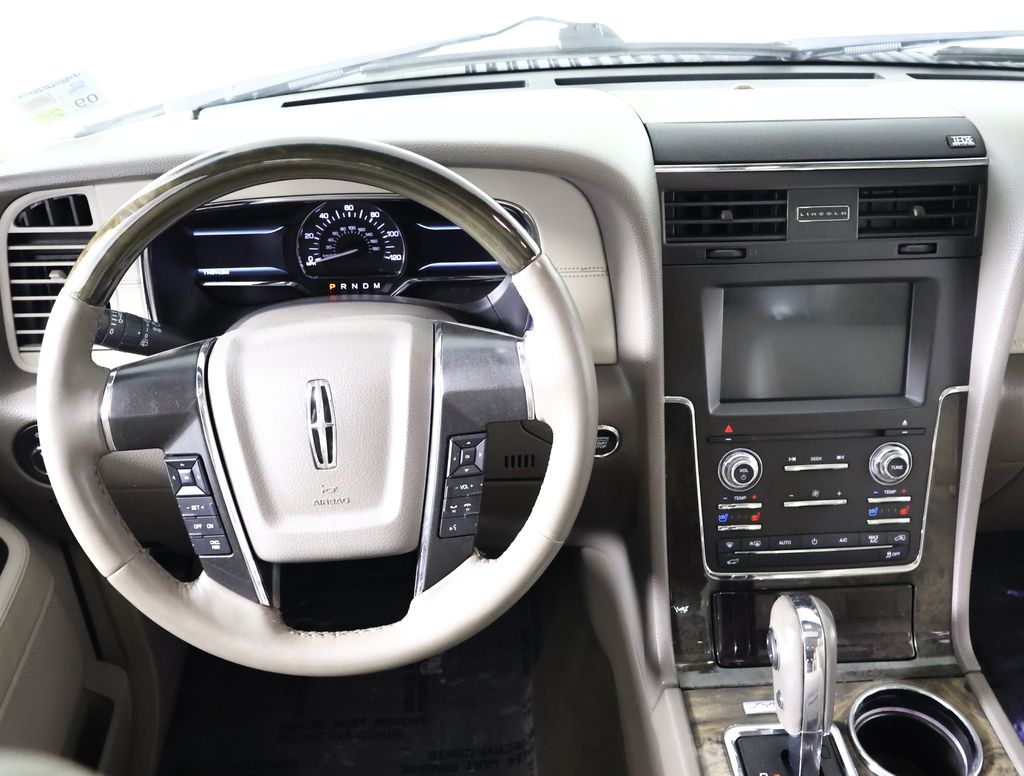 2016 Lincoln Navigator Select photo 8