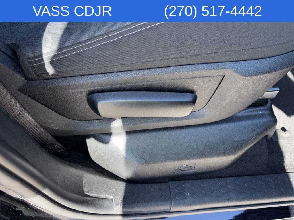 2023 Ram 1500 SLT photo 31