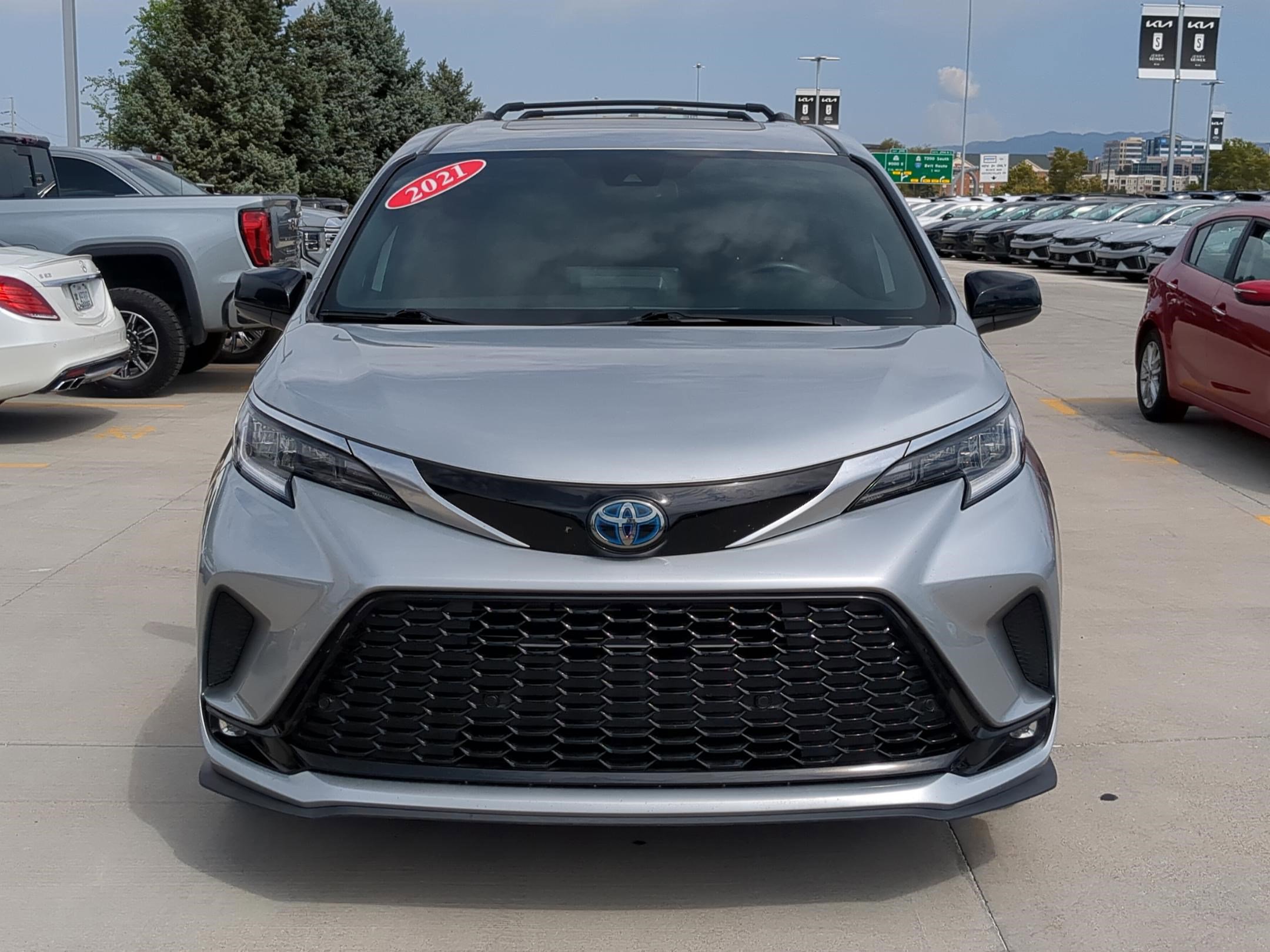2021 Toyota Sienna XSE photo 8