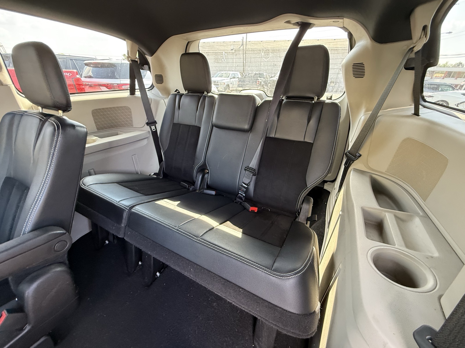 2014 Dodge Grand Caravan SXT photo 23