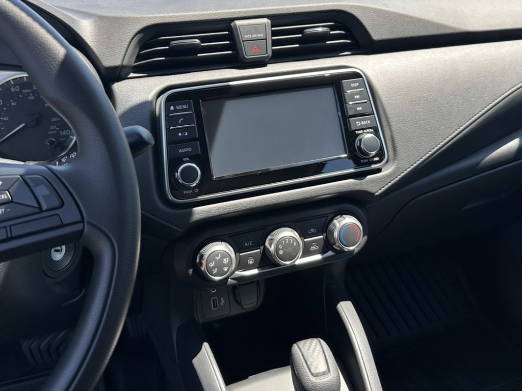 2025 Nissan Versa 1.6 S photo 16