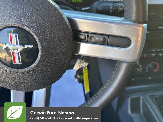 2005 Ford Mustang GT Premium photo 13