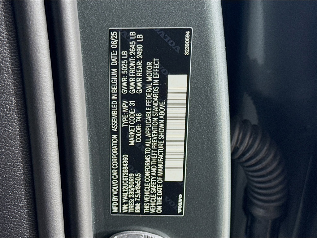 2026 Volvo XC40 Plus photo 33