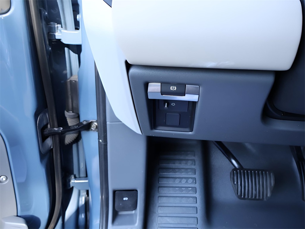 2022 Land Rover Defender 110 SE photo 28