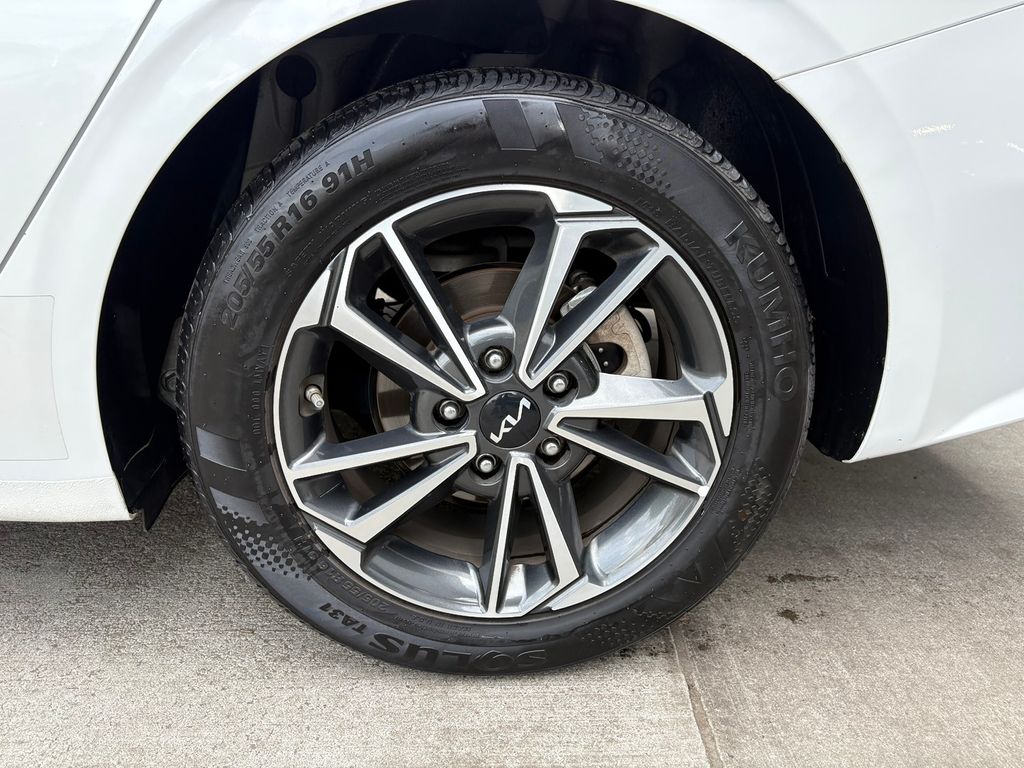 2023 Kia Forte LXS photo 11