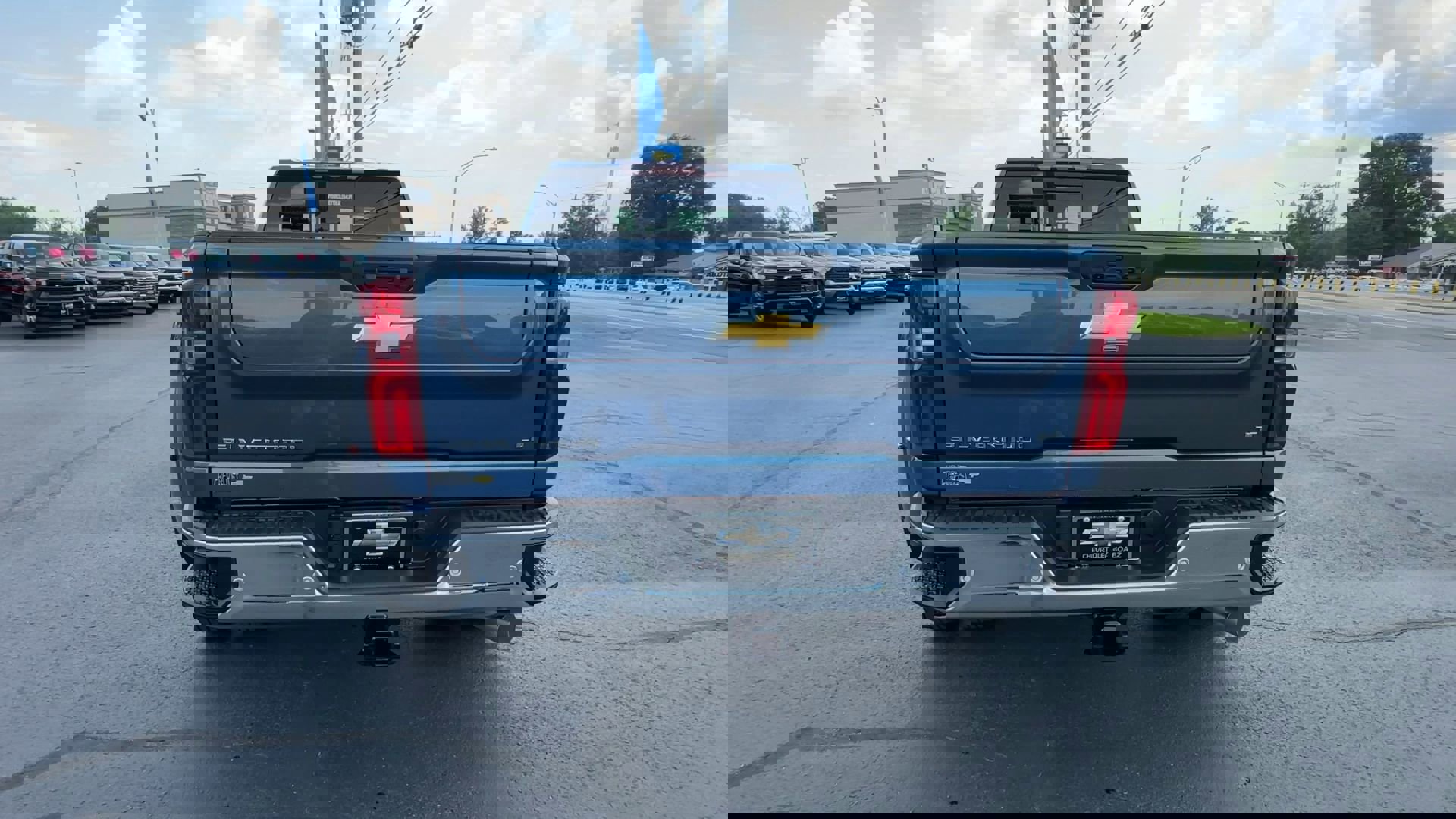 2025 Chevrolet Silverado 3500HD LT photo 6