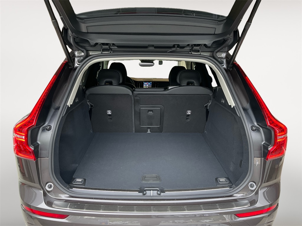 2025 Volvo XC60 B5 Plus photo 10