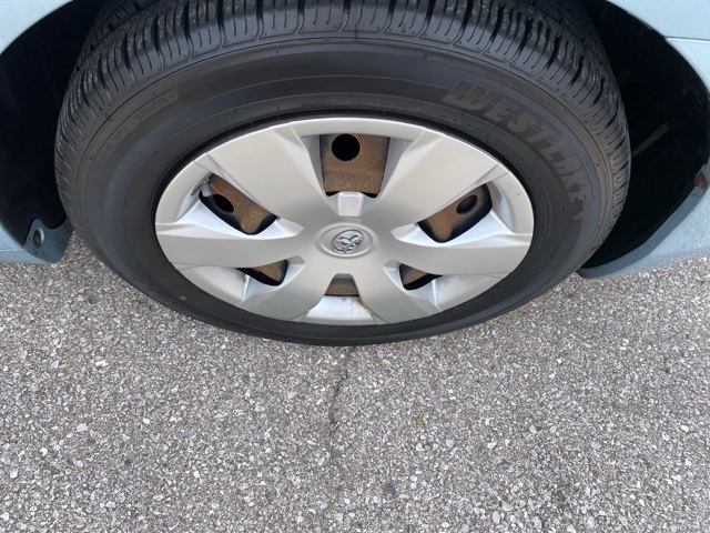 2009 Toyota Camry LE photo 26