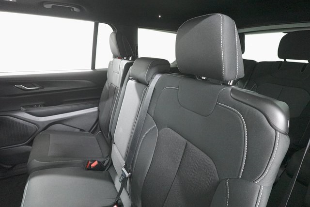 2025 Jeep Grand Cherokee Laredo X photo 24