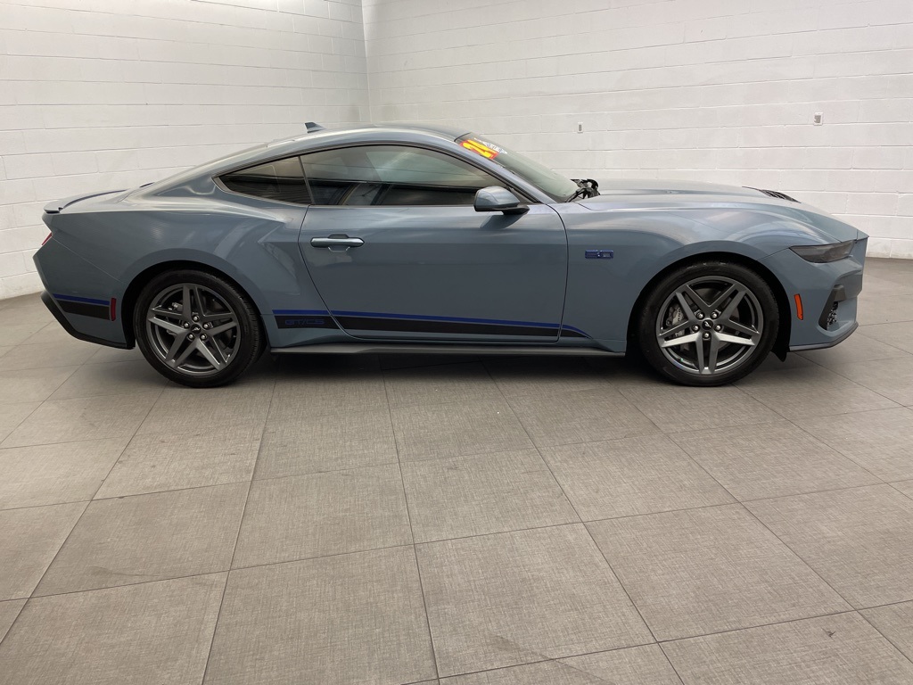 2024 Ford Mustang GT Premium photo 3
