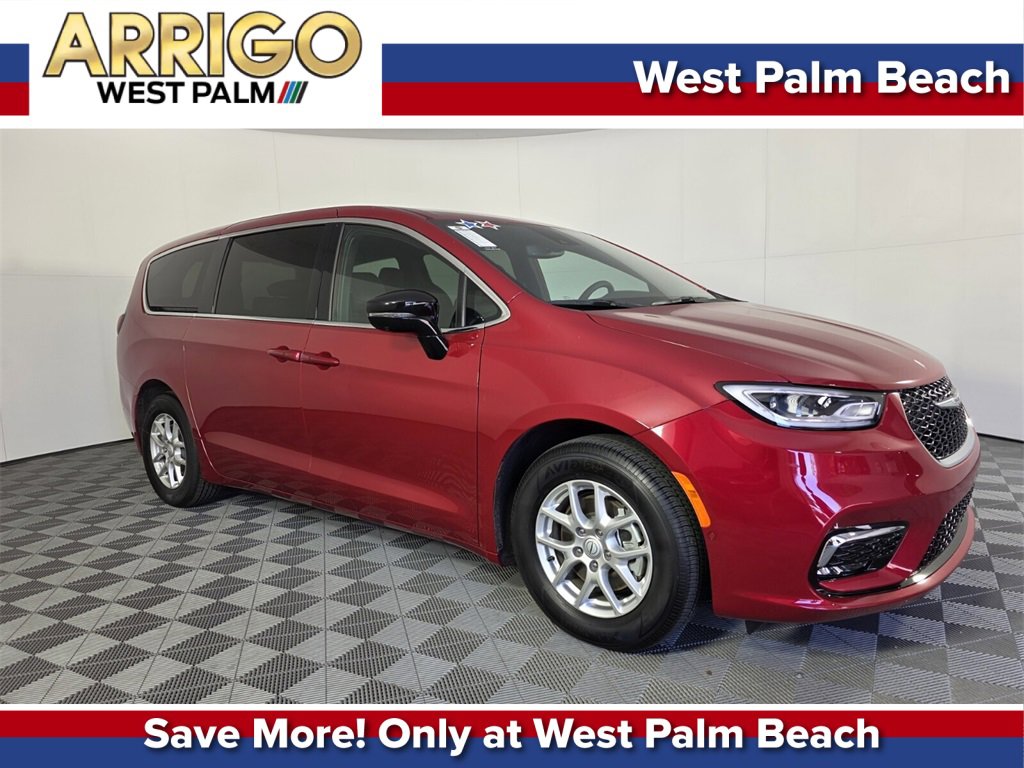 2025 Chrysler Pacifica Select's photo