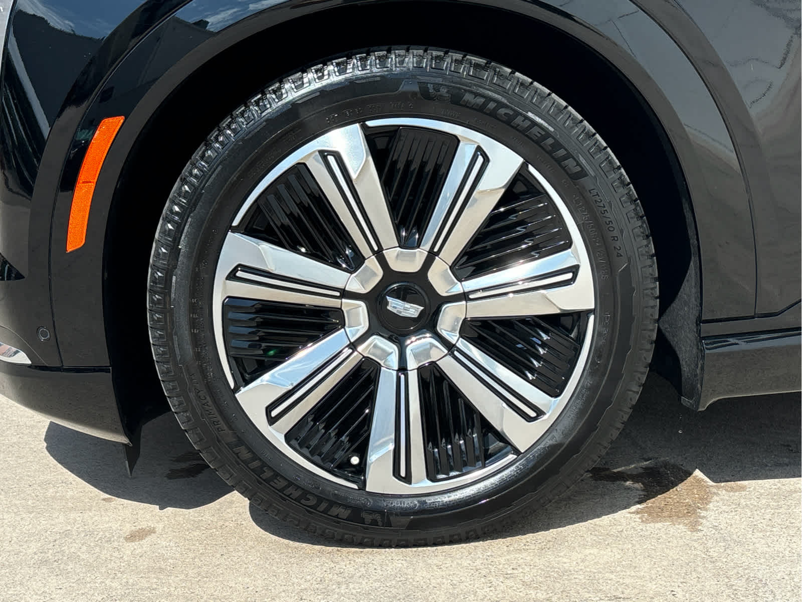 2025 Cadillac Escalade IQ Luxury photo 4