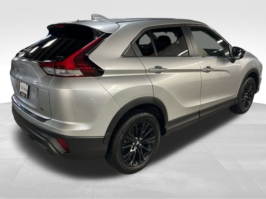 2024 Mitsubishi Eclipse Cross LE photo 4