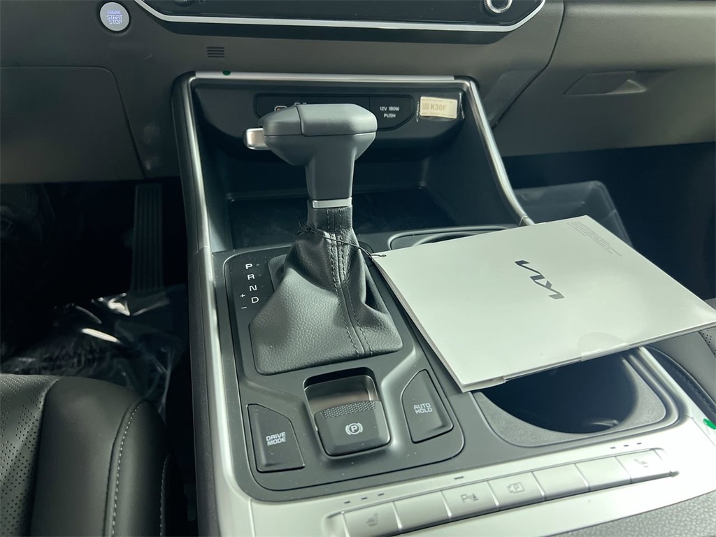 2026 Kia Carnival LX photo 21