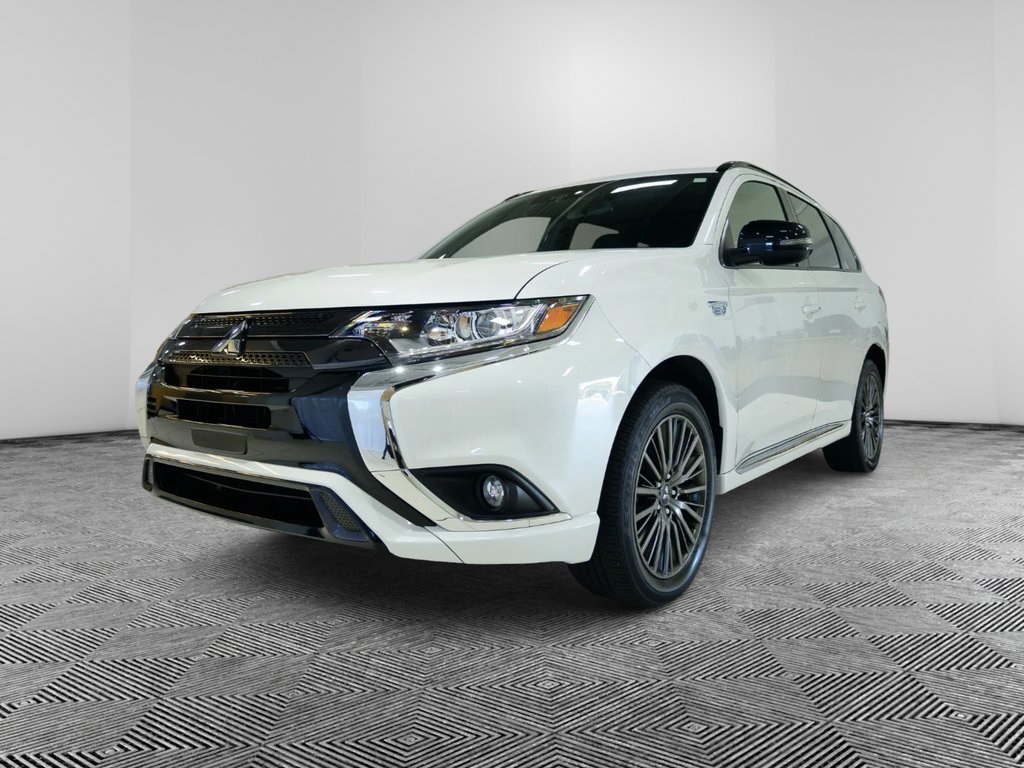 2022 Mitsubishi Outlander LE's photo