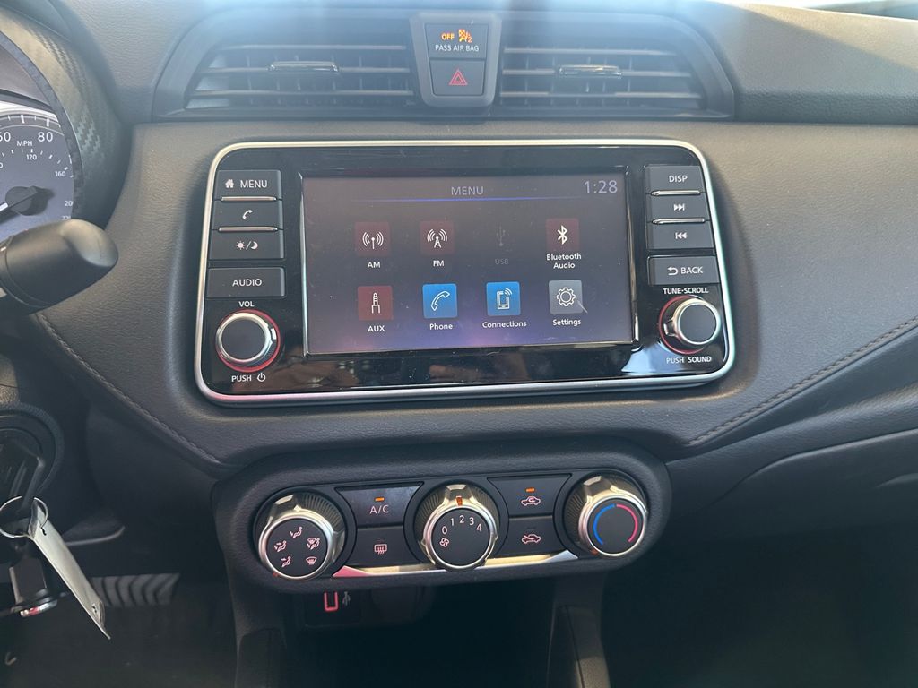 2025 Nissan Versa 1.6 S photo 11