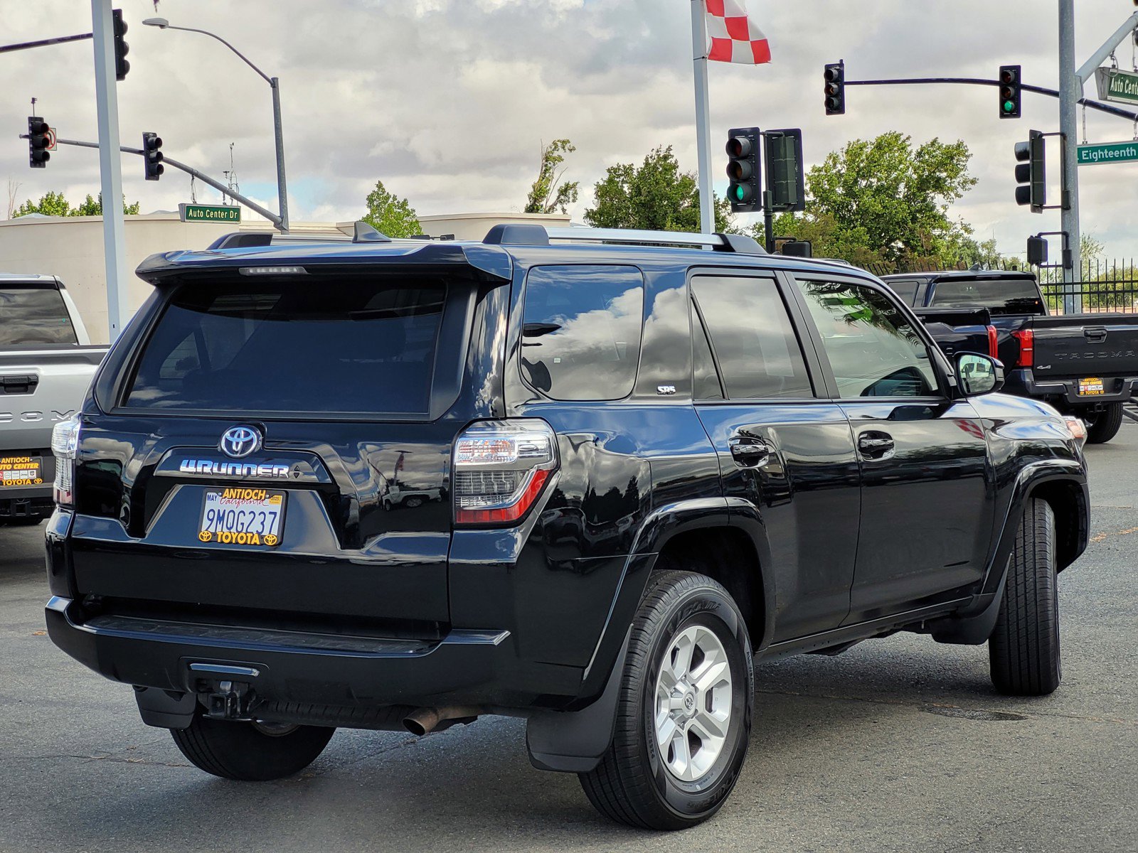 2024 Toyota 4Runner SR5 photo 3
