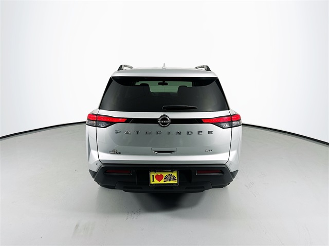 2024 Nissan Pathfinder SV photo 3