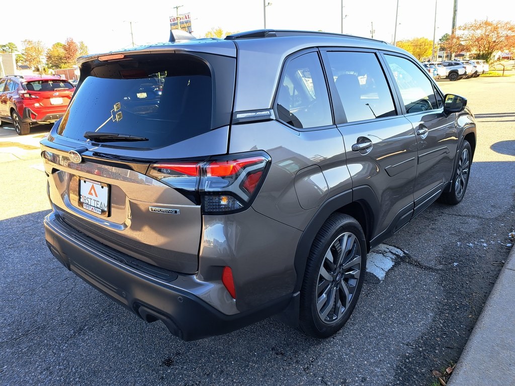 2025 Subaru Forester Touring photo 4