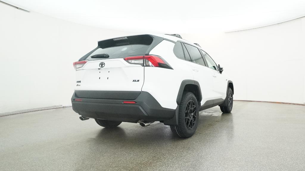 2025 Toyota RAV4 XLE photo 3