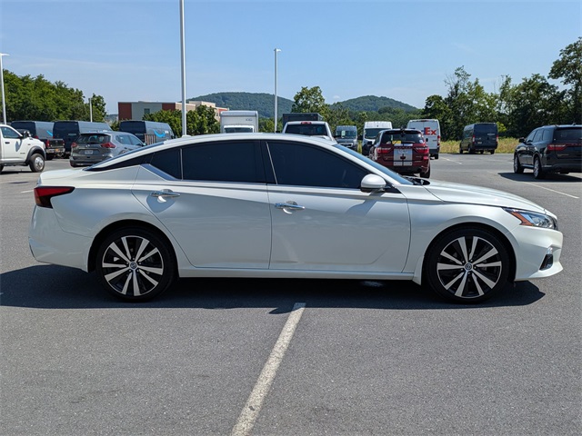 2022 Nissan Altima 2.5 Platinum photo 4