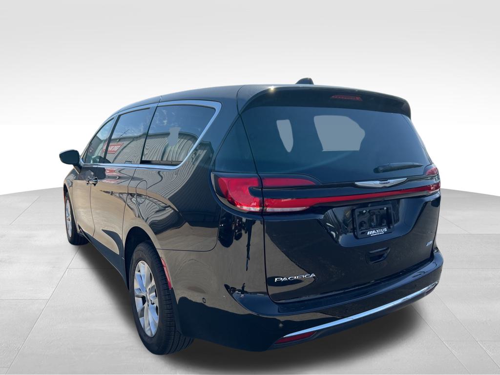 2025 Chrysler Pacifica photo 5