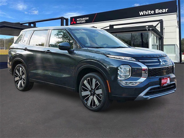2025 Mitsubishi Outlander SE's photo