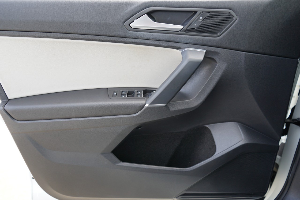 2020 Volkswagen Tiguan SEL photo 20