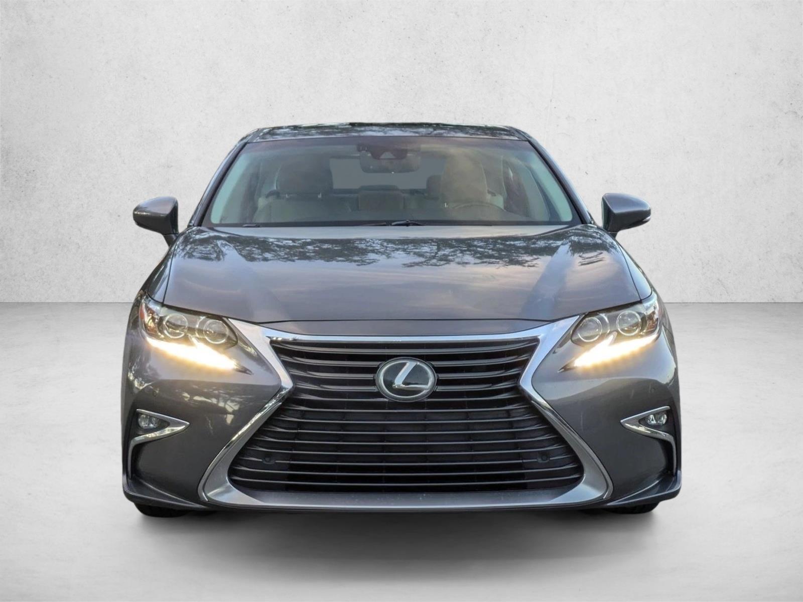 2017 Lexus ES 350 photo 2