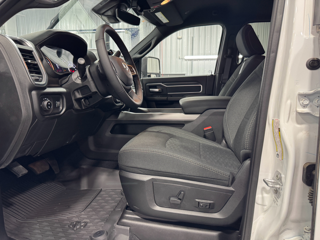 2025 Ram 3500 Big Horn photo 4