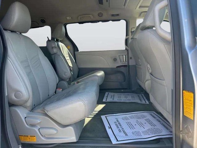 2011 Toyota Sienna Limited photo 35