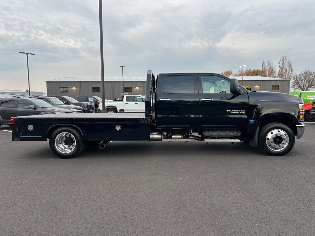 2025 Chevrolet Silverado 4500HD LT photo 4