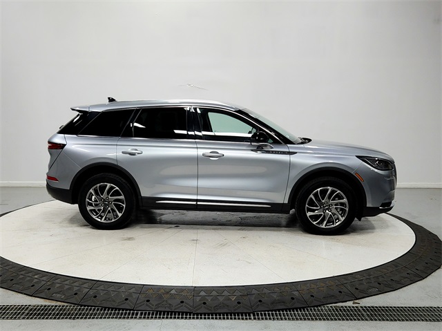 2022 Lincoln Corsair Standard photo 8