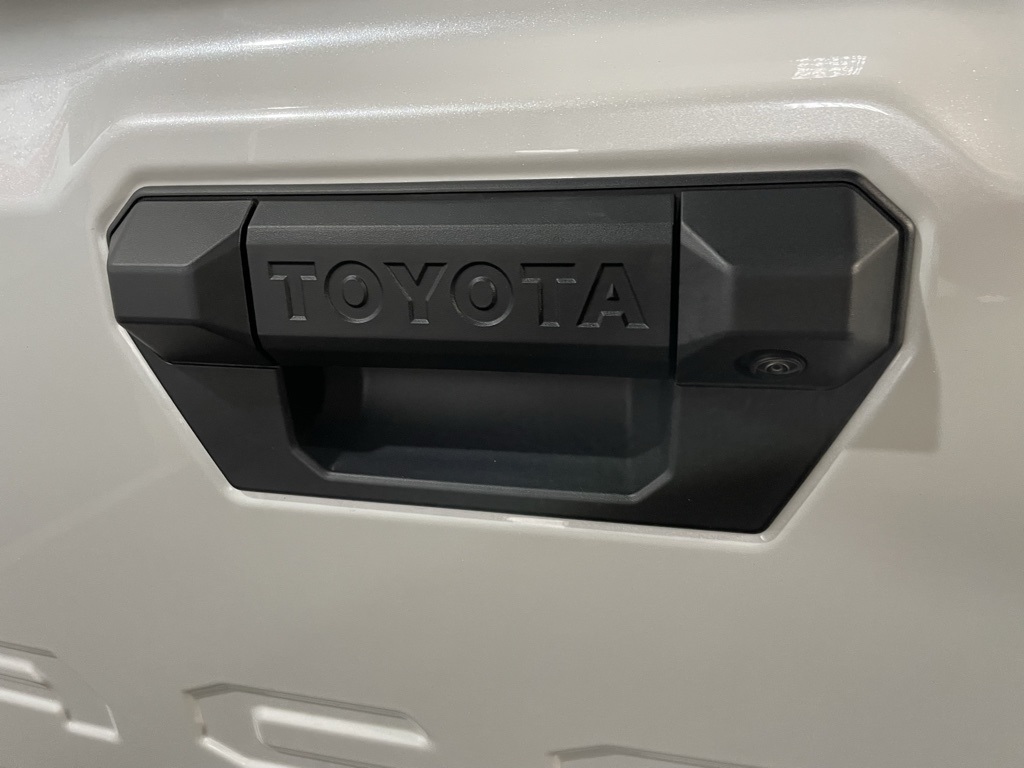 2025 Toyota Tacoma SR5 photo 13