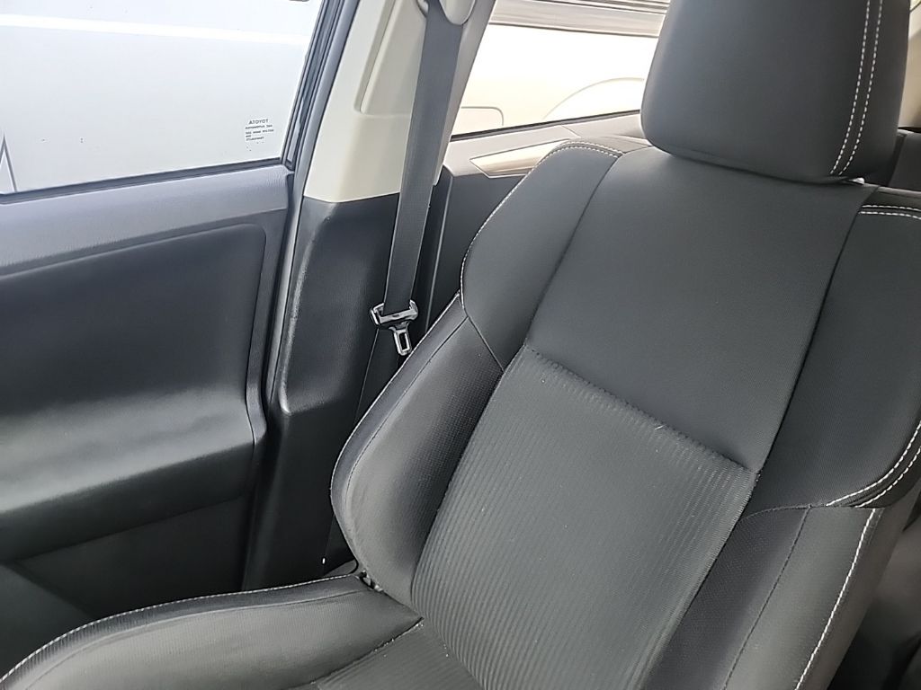 2013 Toyota RAV4 XLE photo 15