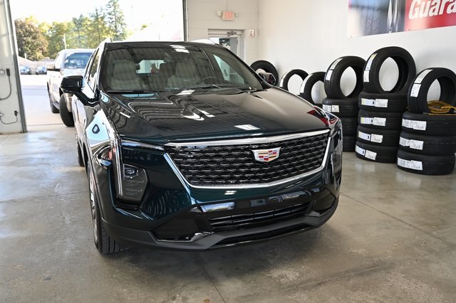 2025 Cadillac XT4 Premium Luxury photo 3