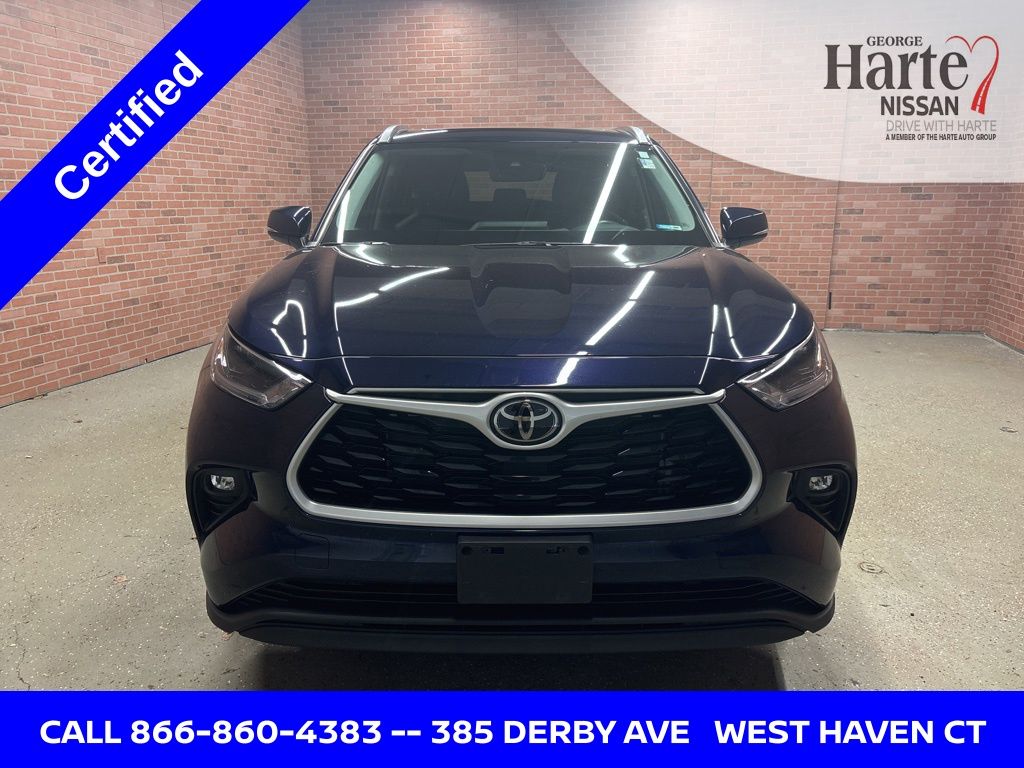 2021 Toyota Highlander XLE photo 2