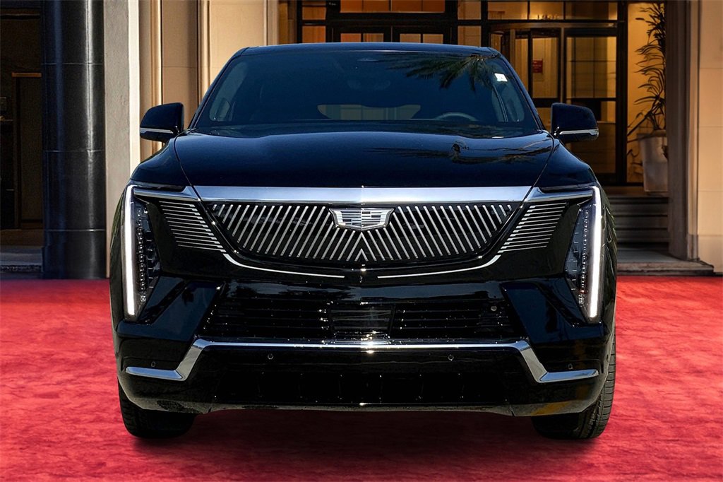 2025 Cadillac Escalade IQ Luxury photo 2