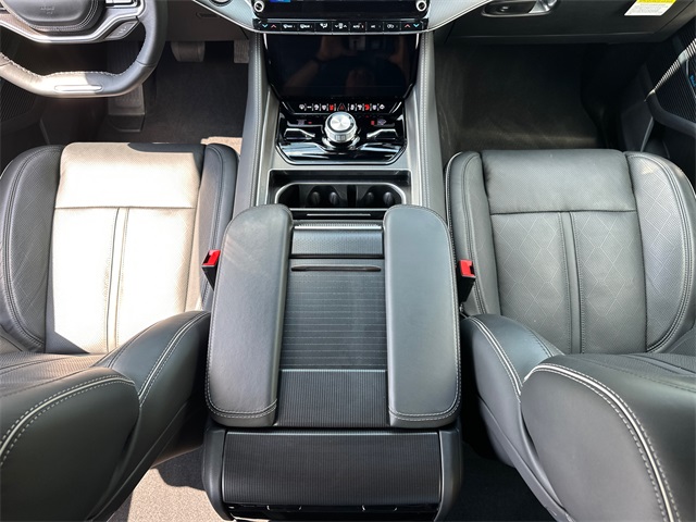 2024 Jeep Grand Wagoneer II photo 21