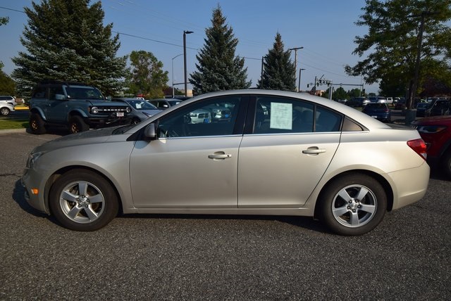 2016 Chevrolet Cruze photo 2
