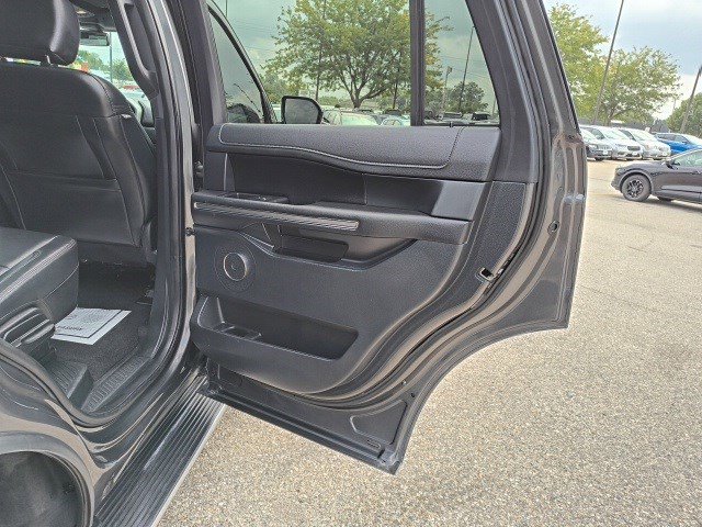 2020 Ford Expedition XLT photo 16