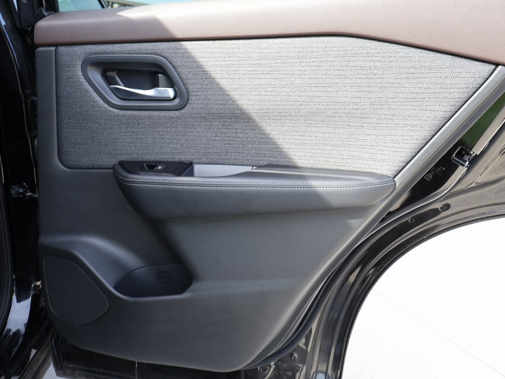 2023 Nissan Rogue SV photo 11